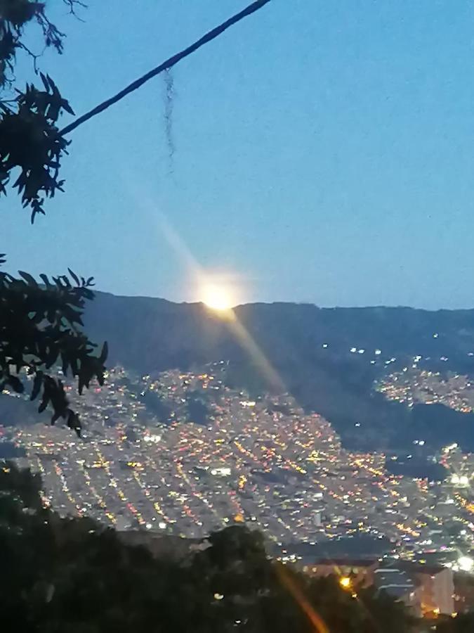 Eco Hostal Casa La Juana Acomodação com café da manhã Medellín Exterior foto
