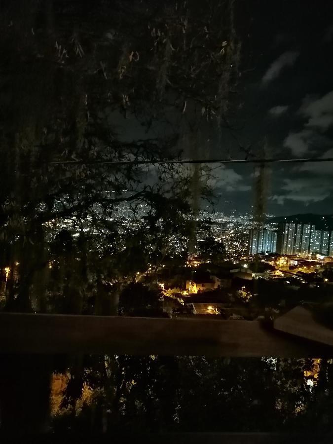 Eco Hostal Casa La Juana Acomodação com café da manhã Medellín Exterior foto