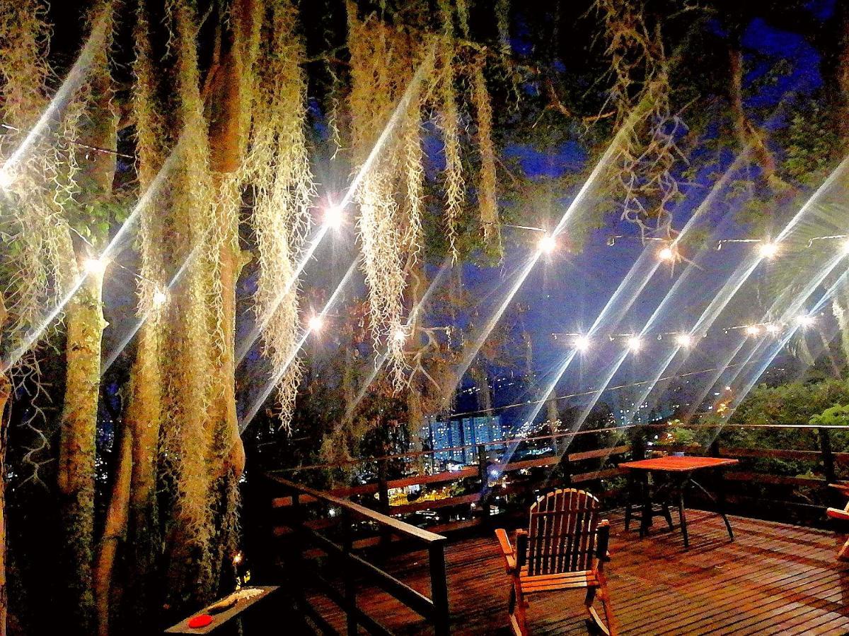 Eco Hostal Casa La Juana Acomodação com café da manhã Medellín Exterior foto