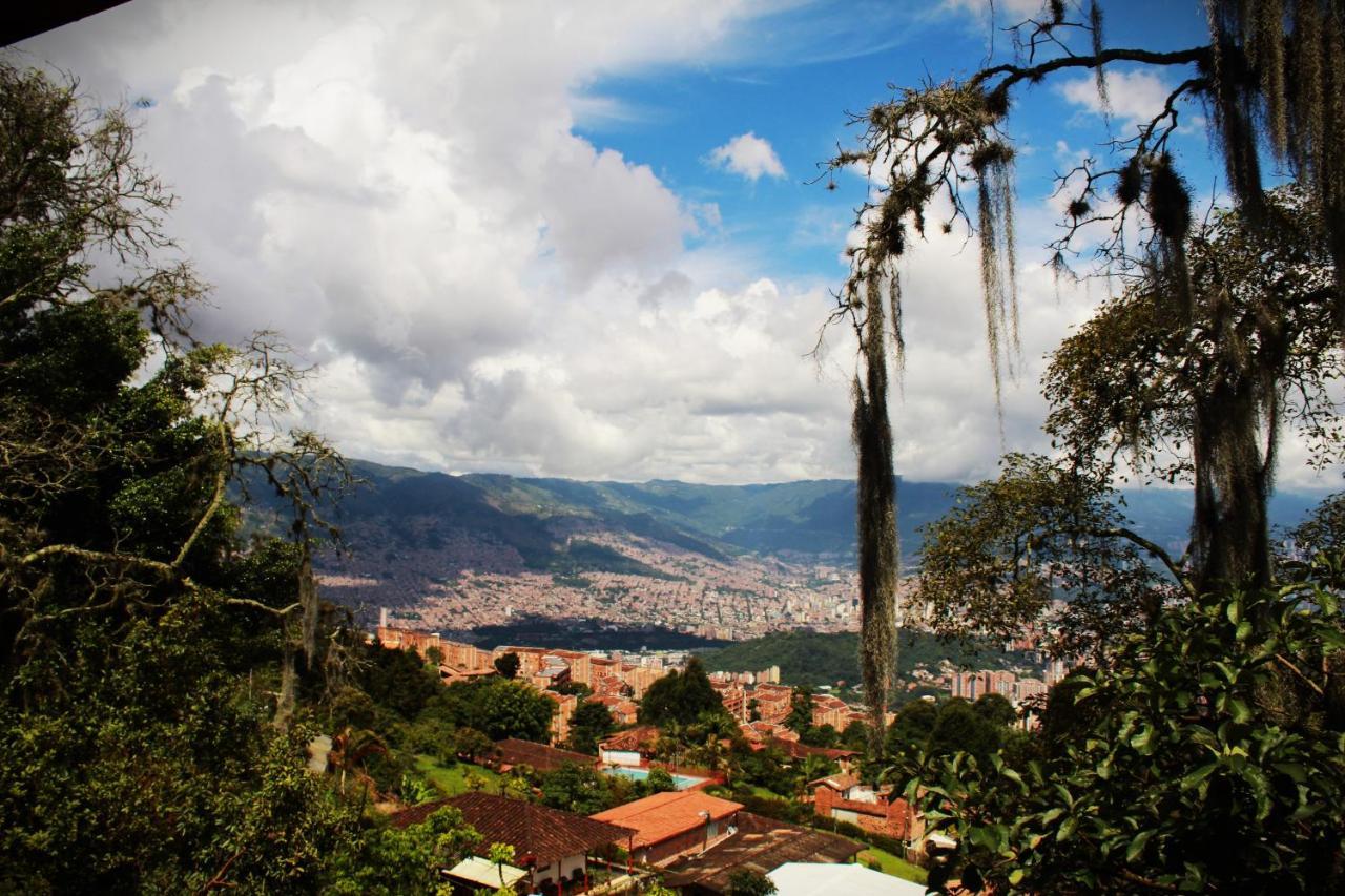 Eco Hostal Casa La Juana Acomodação com café da manhã Medellín Exterior foto