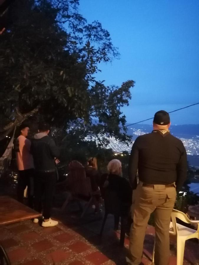 Eco Hostal Casa La Juana Acomodação com café da manhã Medellín Exterior foto